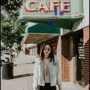 Meet your Posher, Devin